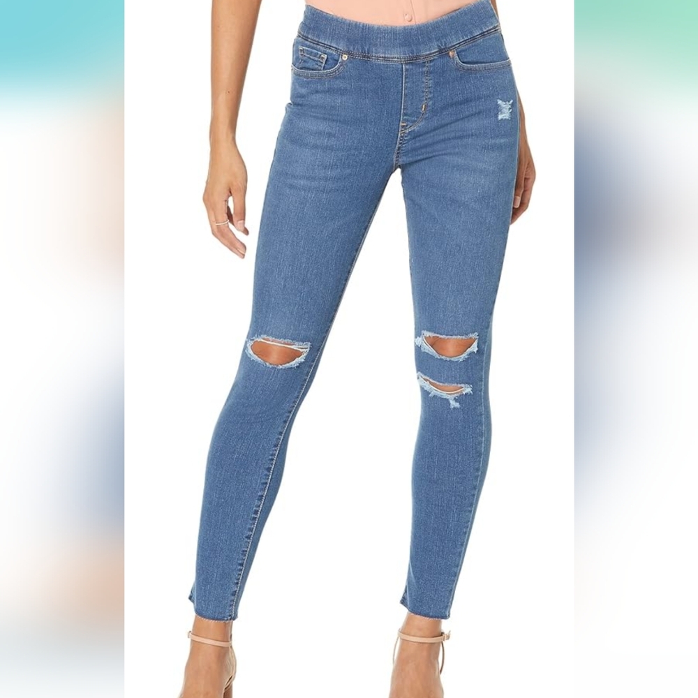 Signature by Levi Strauss & Co. Women’s Totally Shaping Pull-On Skinny Jeans